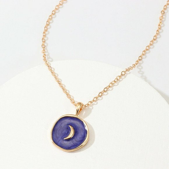 Jewelry - New Gold Moon Pendant Necklace